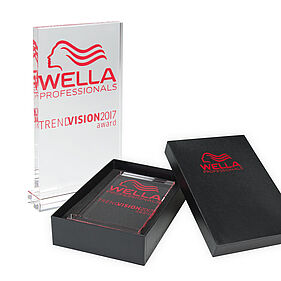 Individuelle Glastrophie in Sonderverpackung (Standardbox mit Logoaufdruck)